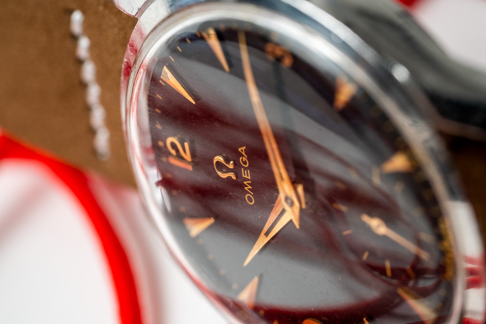 Vintage Omega 2639 black gilt dial watch