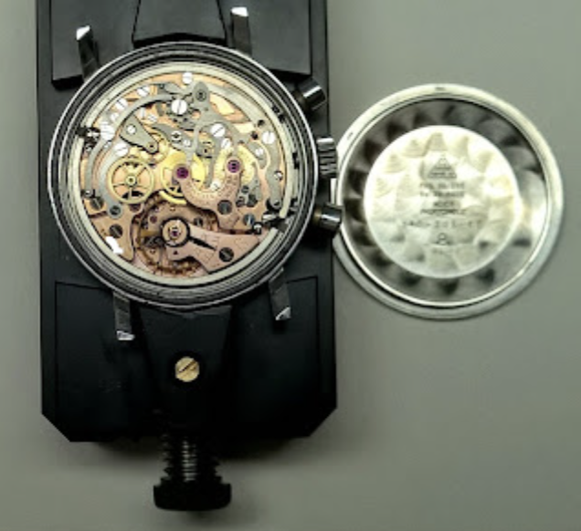 Schermafbeelding 2022-10-12 om 23.58.51 Omega Seamaster 321 chronograph reverse panda 145.005-67 movement