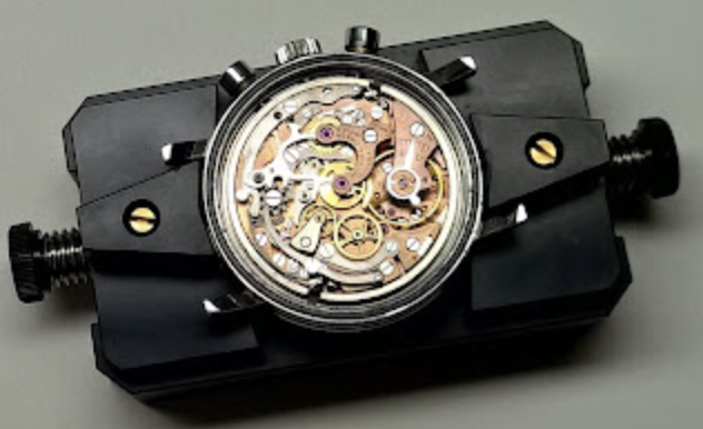Schermafbeelding 2022-10-12 om 23.59.51 Omega Seamaster 321 chronograph reverse panda 145.005-67 movement