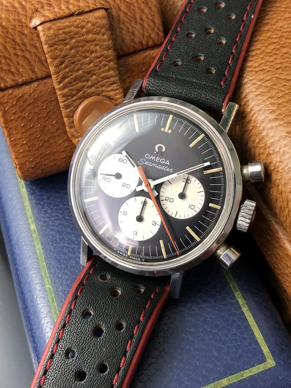 SeamasterReversePanda-min vintage omega seamaster 145.005 reverse panda