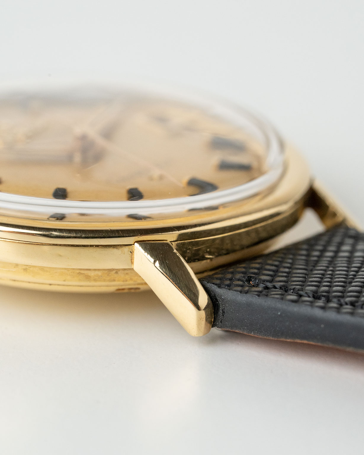 Vintage Omega Constellation 18k Onyx Date 168.004/14 from 1966 lug