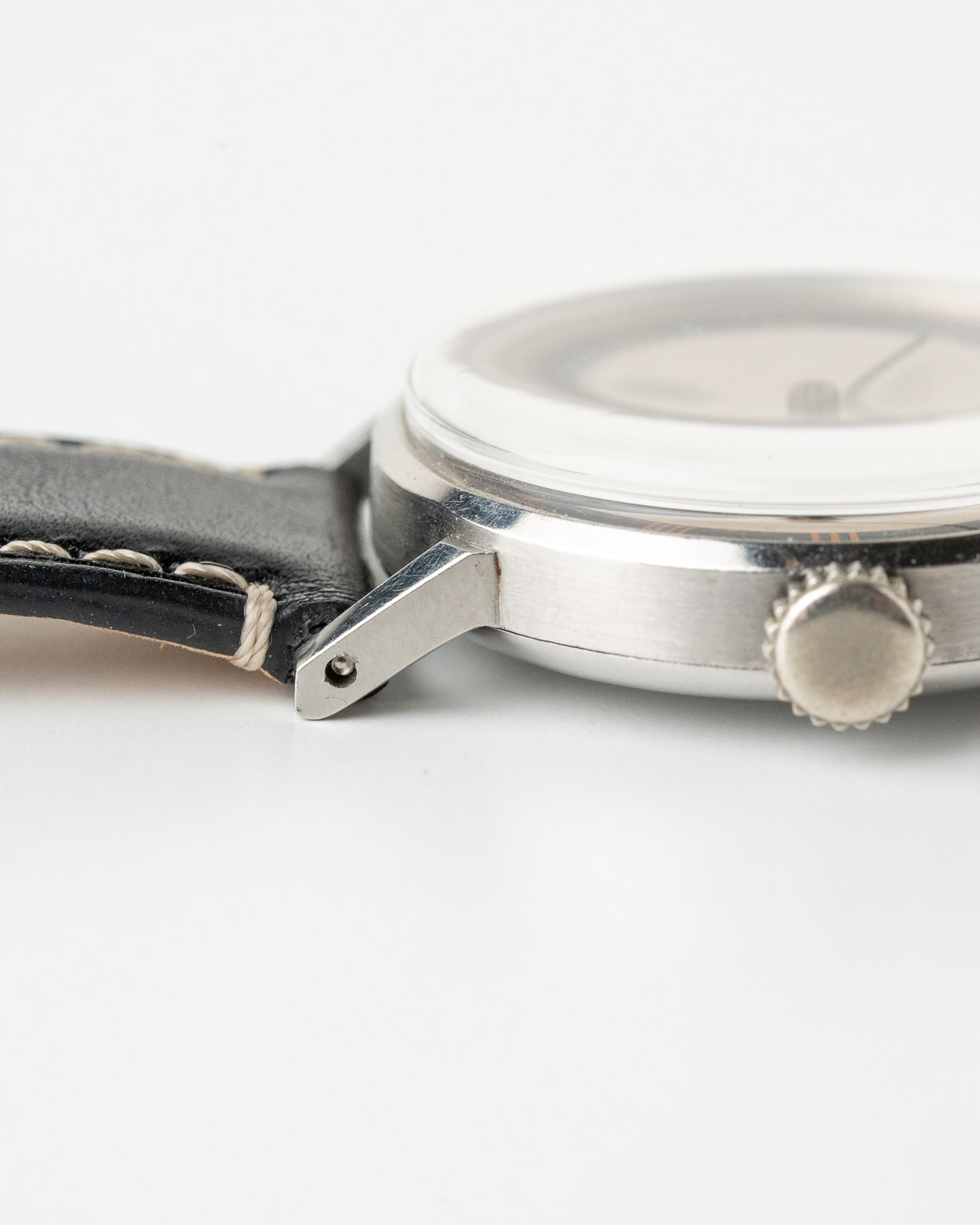 Vintage Omega Bullseye 30T2 from 1942 crown