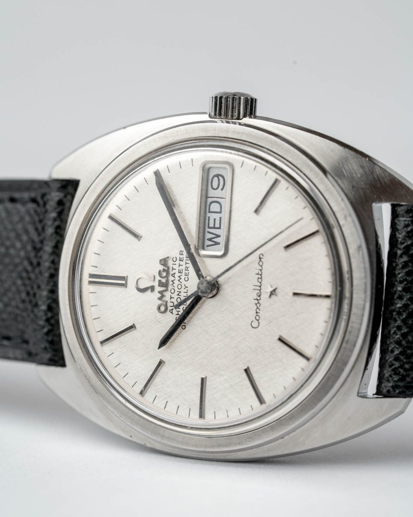 Vintage Omega Constellation C-shape day date with a white linnen dial 168.019 from 1969 watch dial