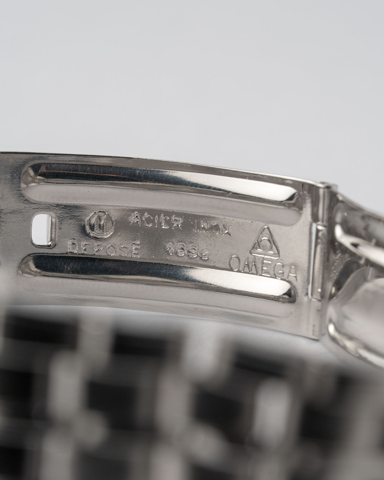 Vintage Omega Constellation C-shape date with a white dial and Omega bracelet 168.027 from 1968 watch bracelet