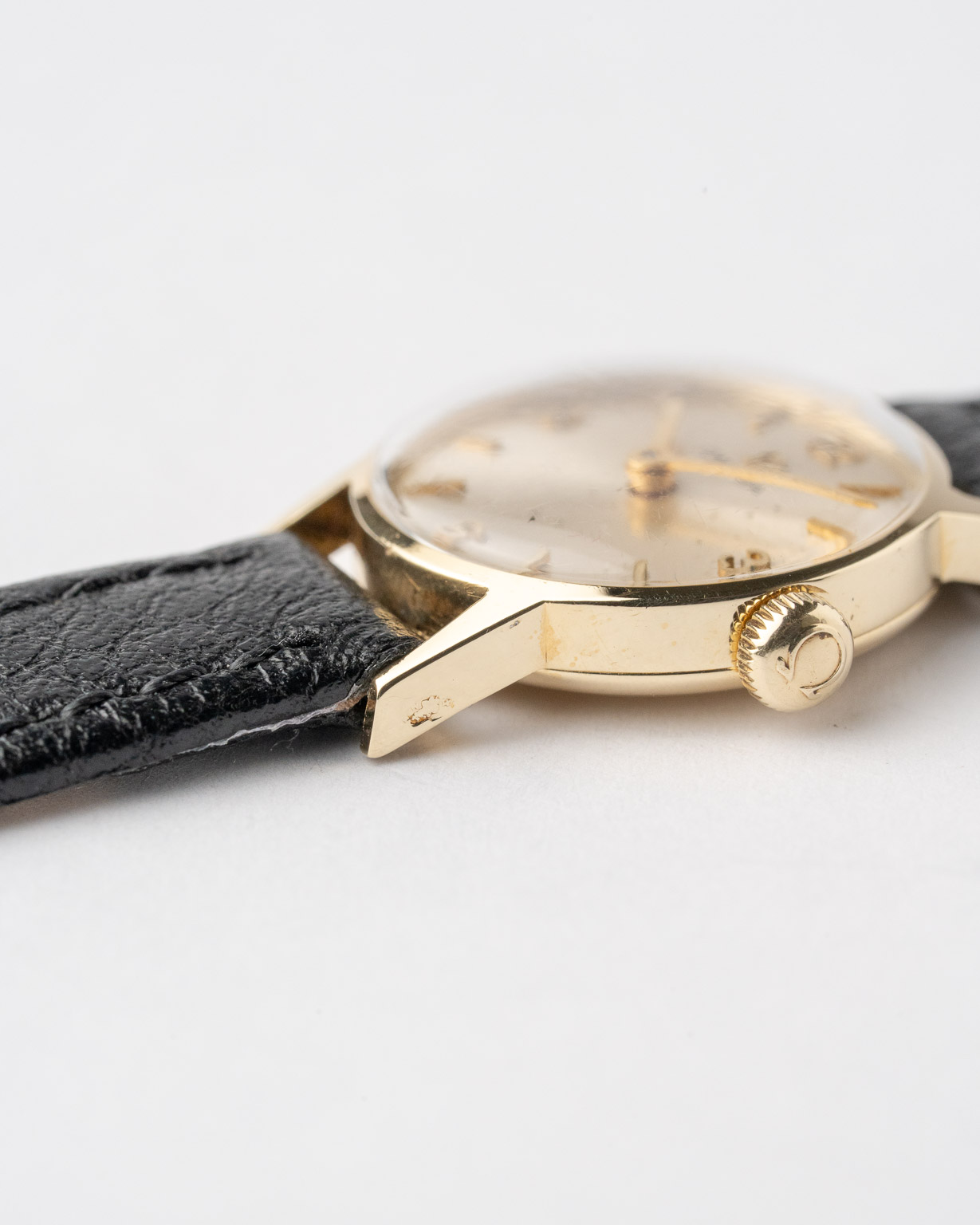 Vintage Omega 14k gold watch for Ladies with Arabic numerals 511.002 from 1960 lug