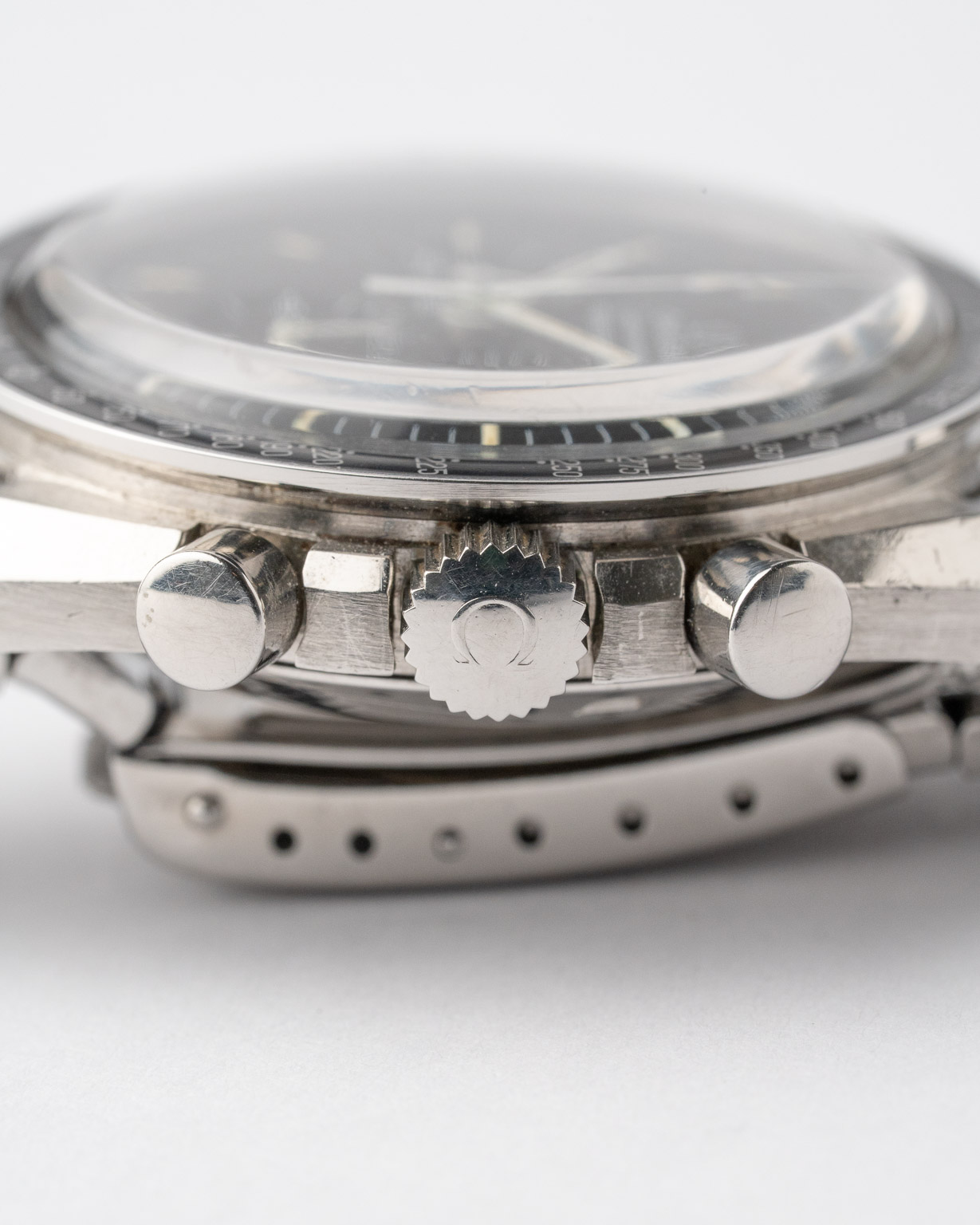 Vintage Omega Speedmaster Professional ¨220 misprint bezel¨ with flatlink bracelet 145.022-69 from 1970 pushers