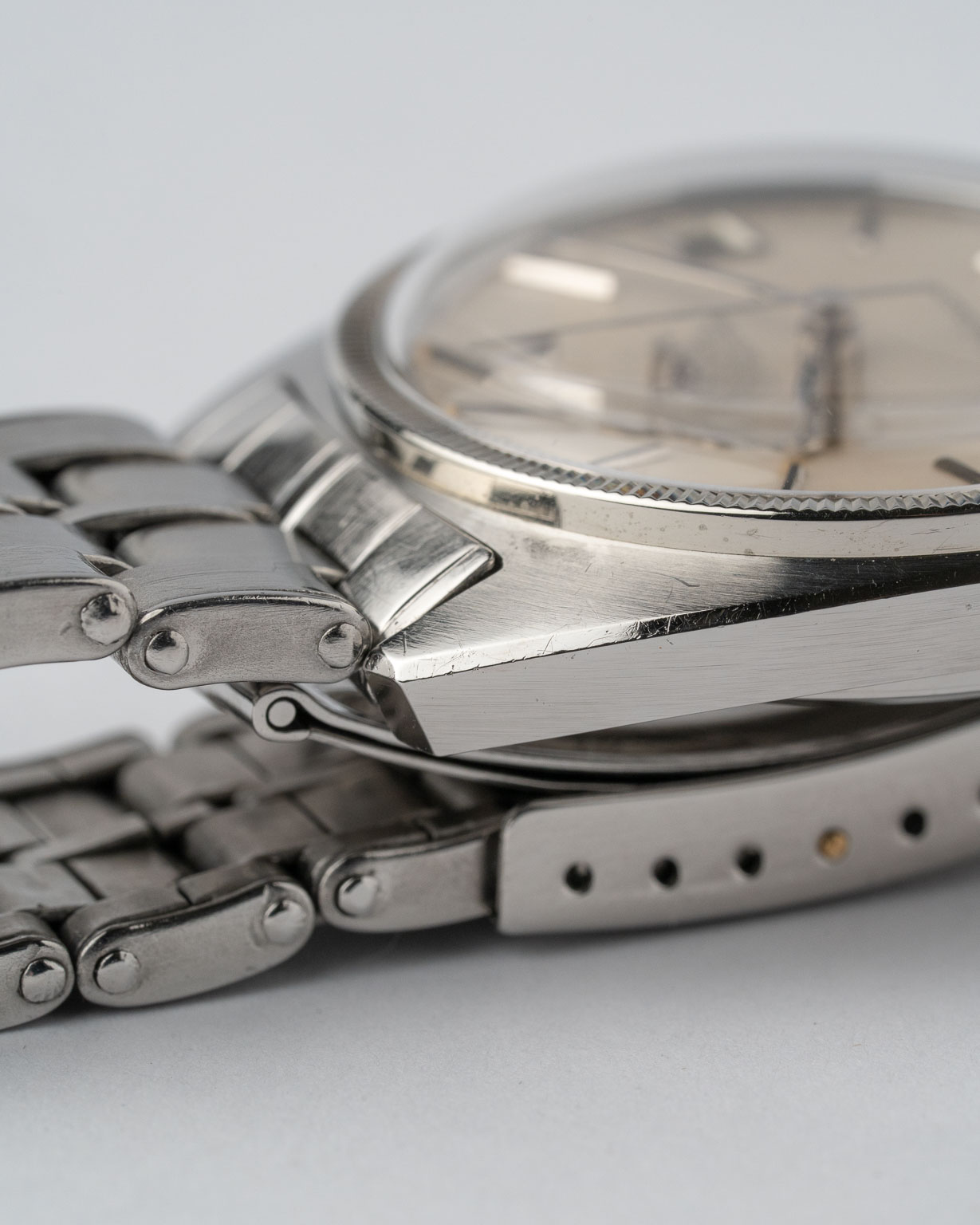 Vintage Omega Constellation C-shape date with a white dial and Omega bracelet 168.027 from 1968 watch bracelet and lug