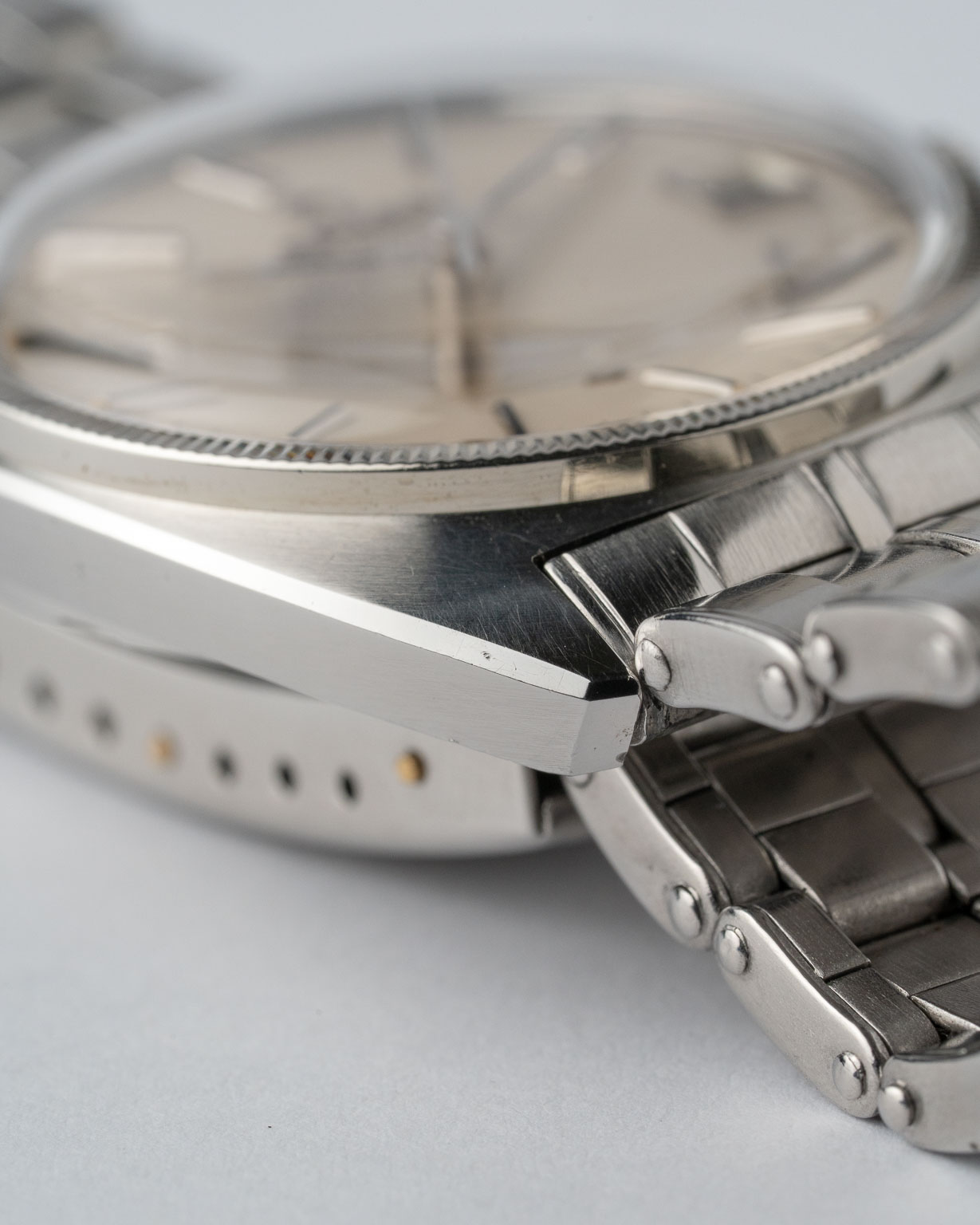 Vintage Omega Constellation C-shape date with a white dial and Omega bracelet 168.027 from 1968 watch condition