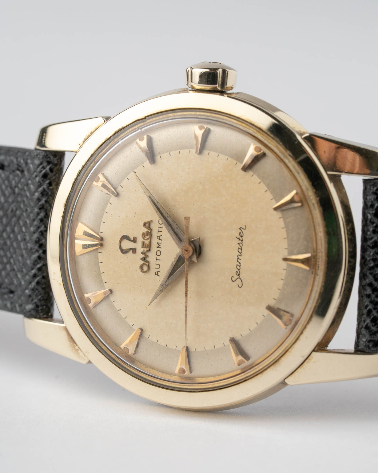 Vintage Omega Seamaster with beefy lugs gold capped 2846-10SC from 1966 watch dial