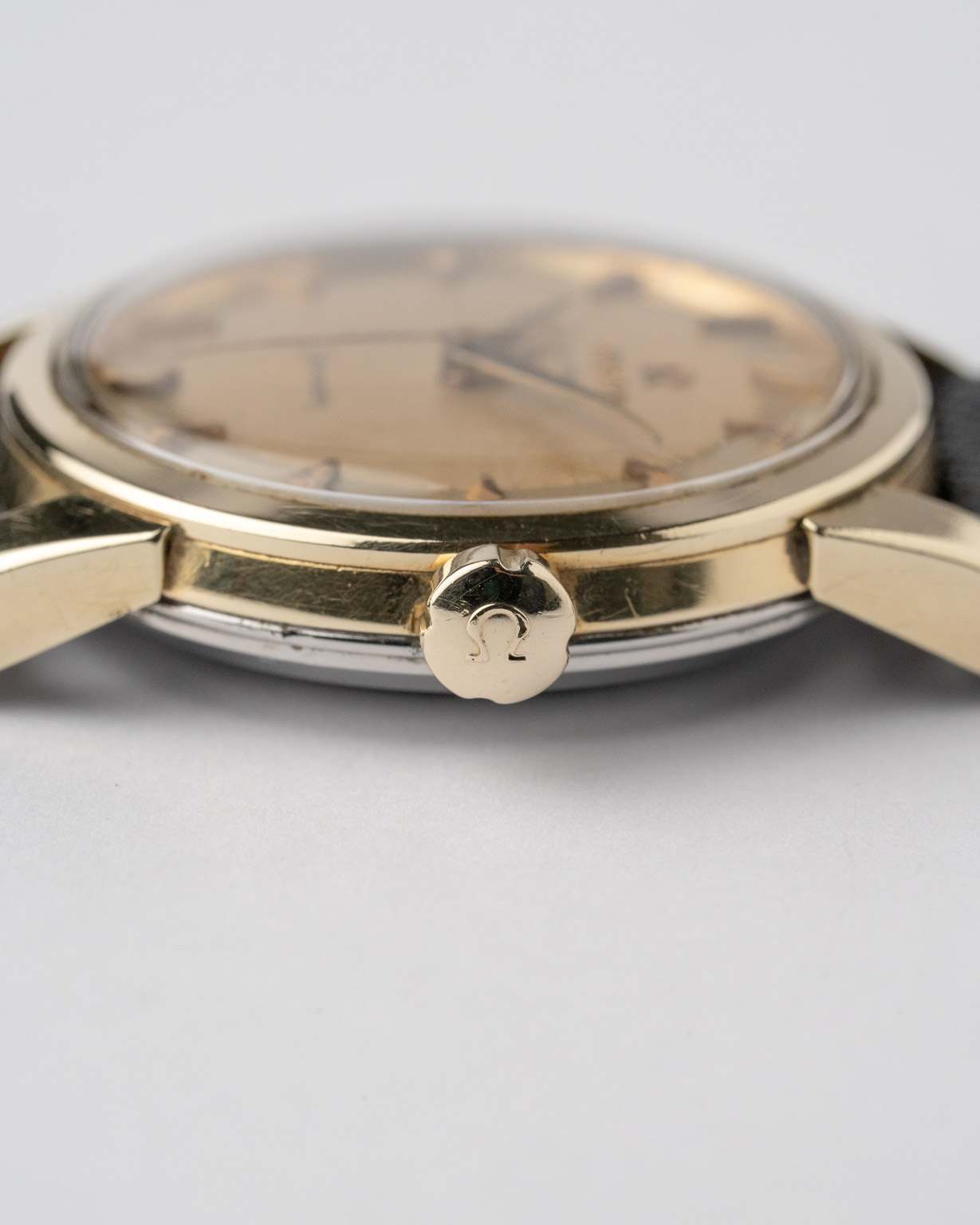 Vintage Omega Seamaster with beefy lugs gold capped 2846-10SC from 1966 watch crown