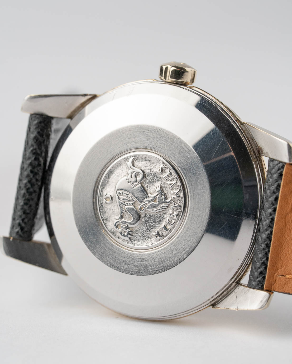 Vintage Omega Seamaster with beefy lugs gold capped 2846-10SC from 1966 watch caseback