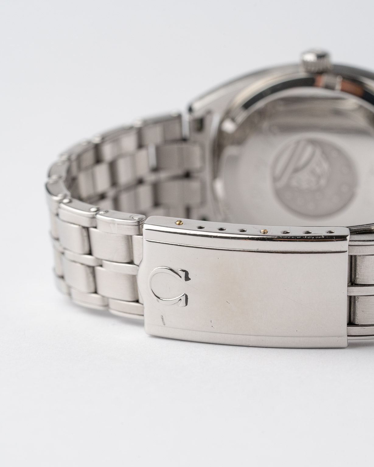 Vintage Omega Constellation C-shape date with a white dial and Omega bracelet 168.027 from 1968 watch clasp and bracelet