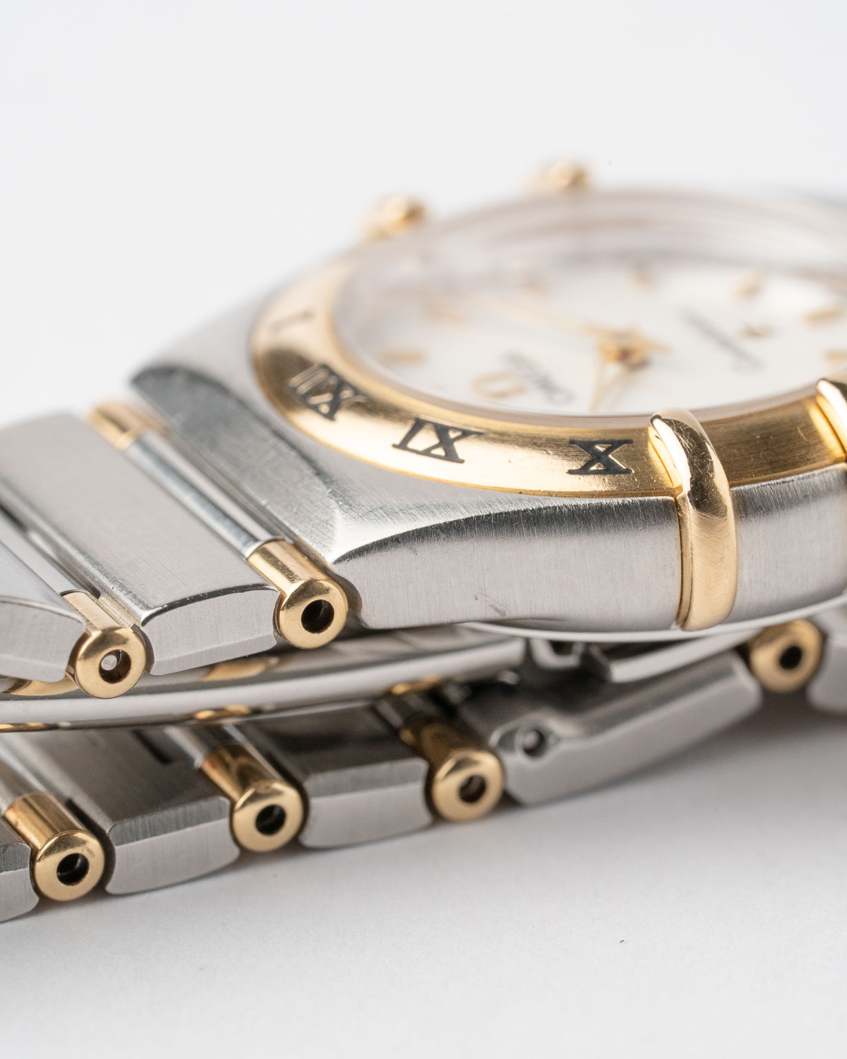 Vintage Omega Constellation Manhattan Quarz für Damen 796.1203 von 1998 Lünette