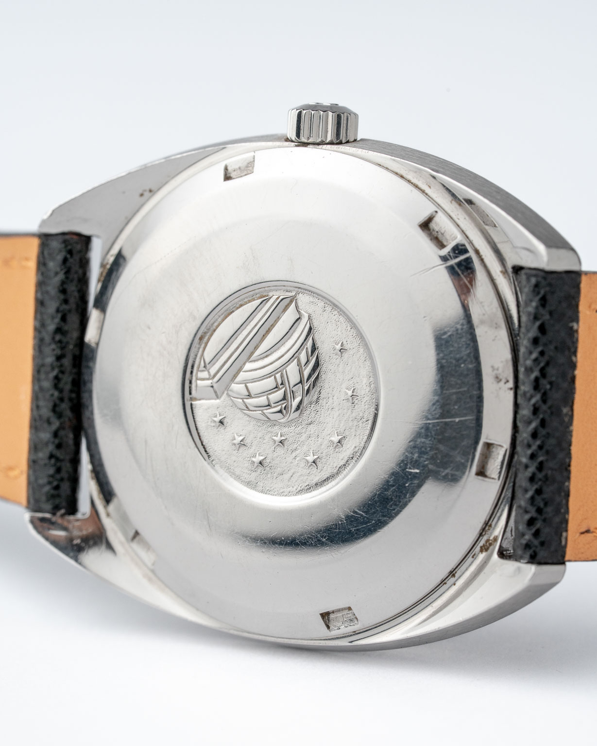 Vintage Omega Constellation C-shape date with a grey dial 168.017 from 1969 watch caseback