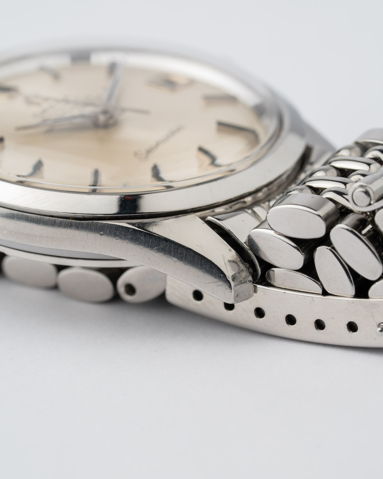 Vintage Omega Seamaster Chronometer date 166.010/168.024 from 1968 watch lugs 2