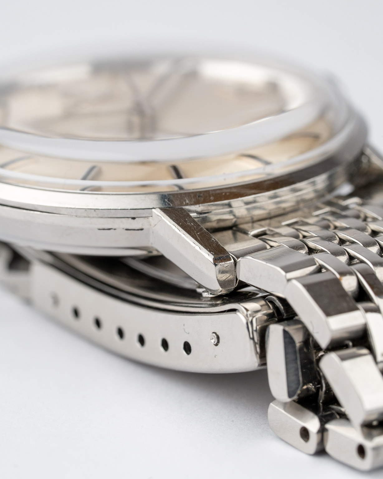 Vintage Omega Seamaster De Ville white dial stainless steel case with BoR Bracelet reference 166.020 from 1963 watch bracelet and lug