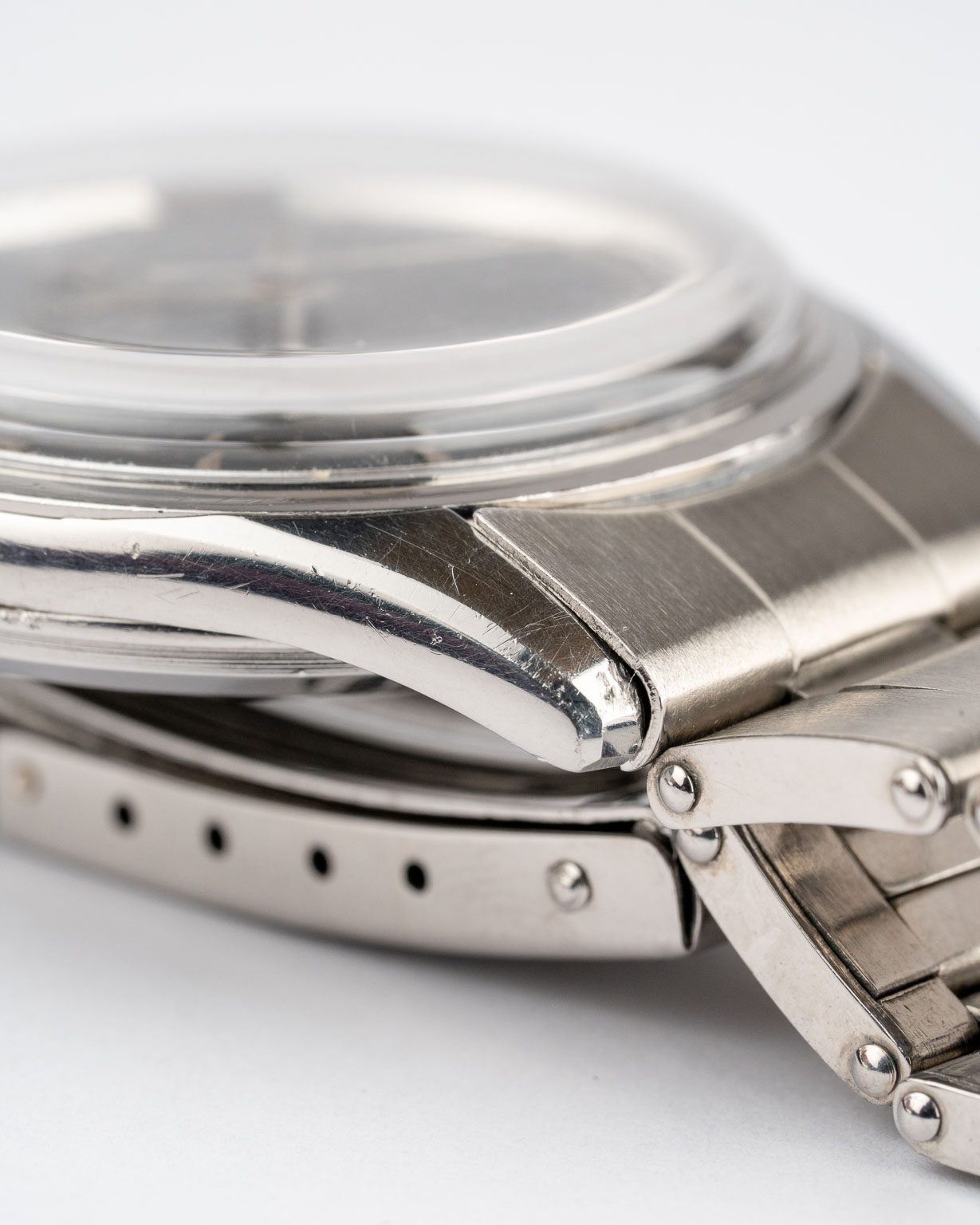 Vintage Omega Seamaster with black dial with patina in steel reference 2869 with steel bracelet from 1956 watch lugs