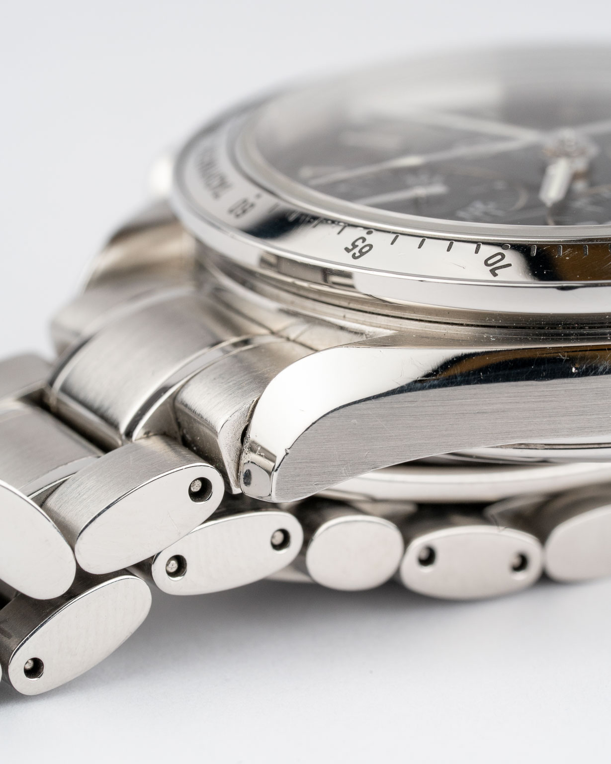 Vintage Omega Speedmaster Reduced Date black dial 3513.50 from 1998 watch lug and case