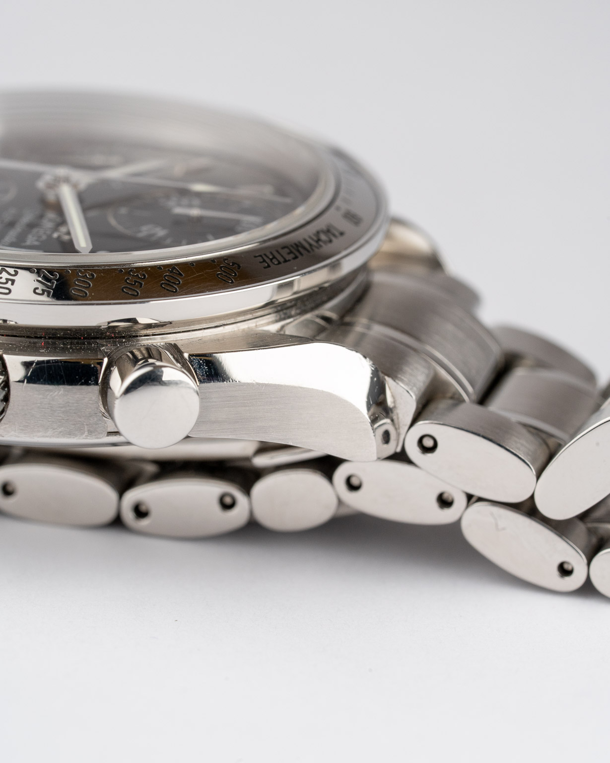 Vintage Omega Speedmaster Reduced Date black dial 3513.50 from 1998 watch pusher