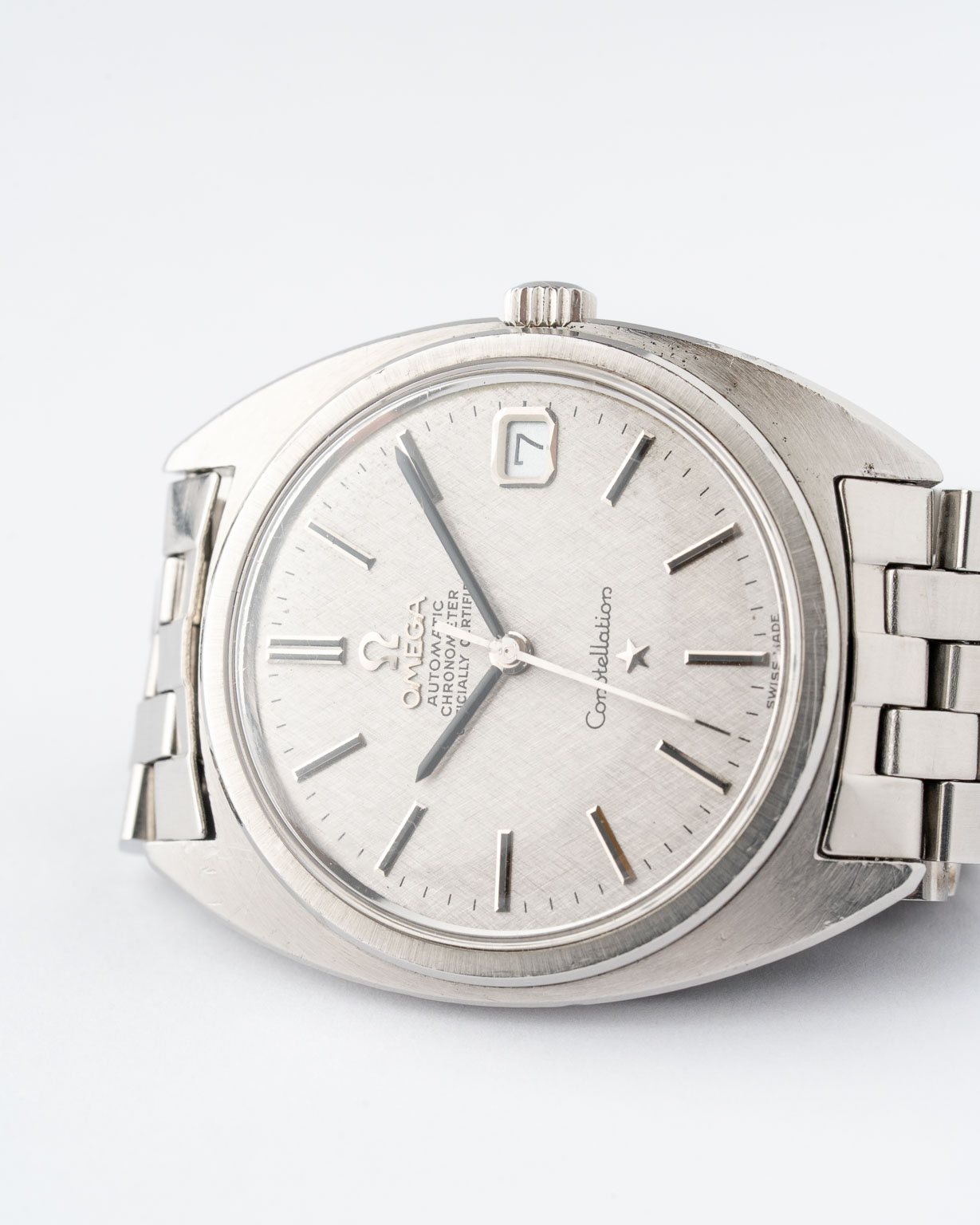 Vintage Omega Constellation C-shape date stainless steel with a grey linen dial with brick bracelet 168.017 from 1966 watch dial