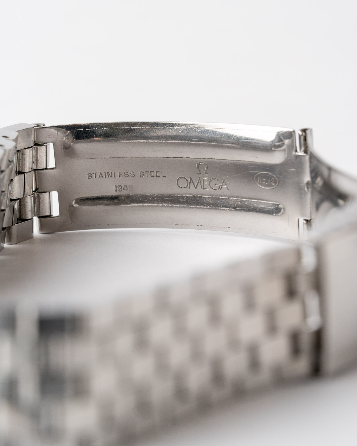 Vintage Omega Constellation C-shape date stainless steel with a grey linen dial with brick bracelet 168.017 from 1966 watch clasp