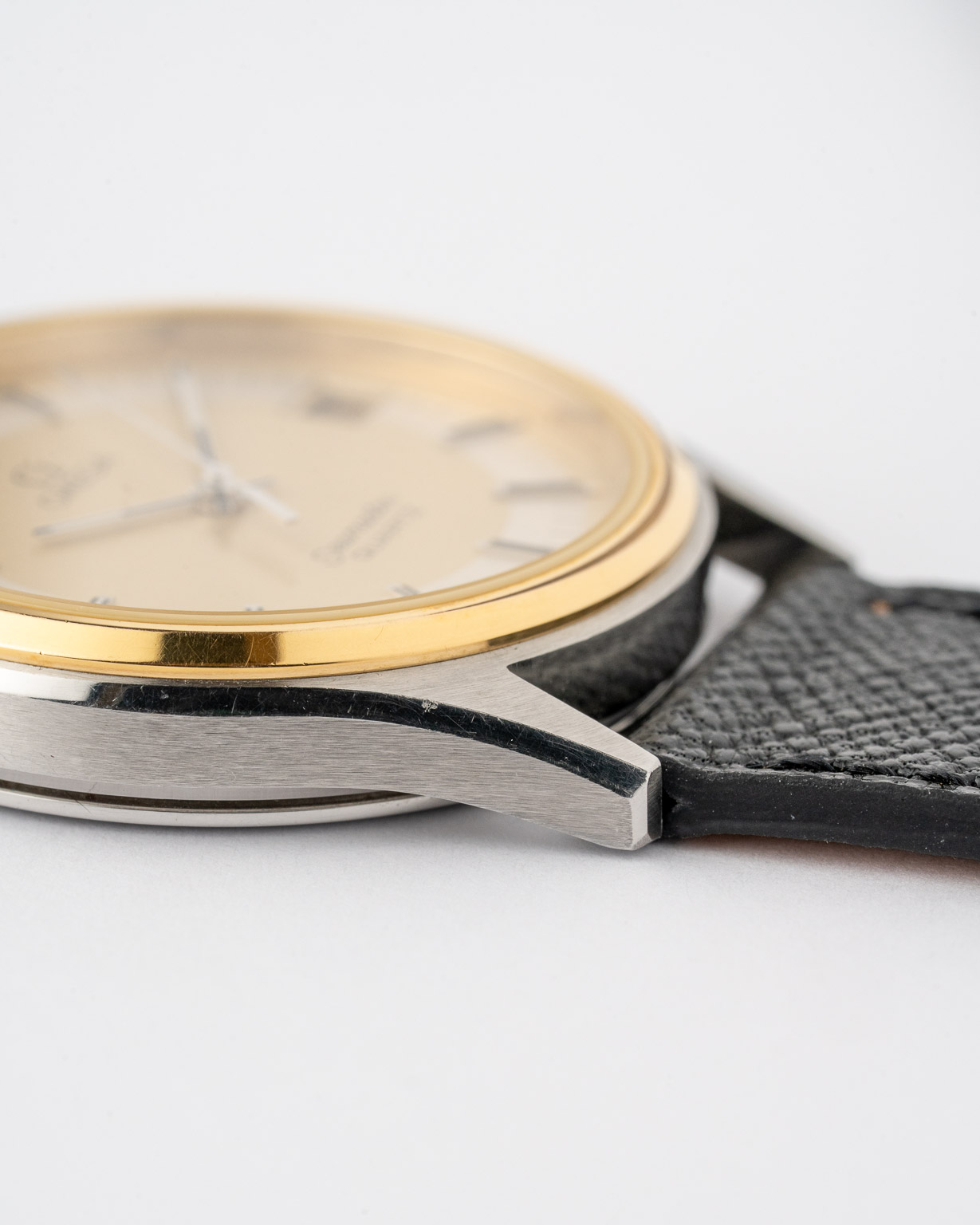 Vintage Omega Seamaster Quartz gold plated two-tone case with two-tone dial 196.0216 from 1983 watch bezel