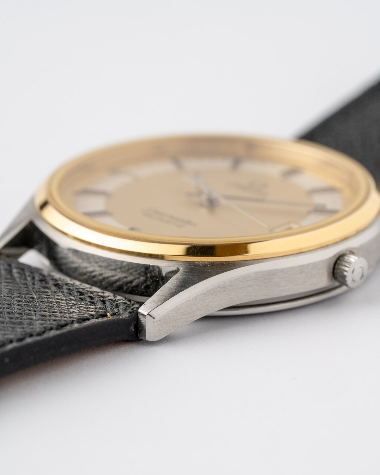 Vintage Omega Seamaster Quartz gold plated two-tone case with two-tone dial 196.0216 from 1983 watch lugs