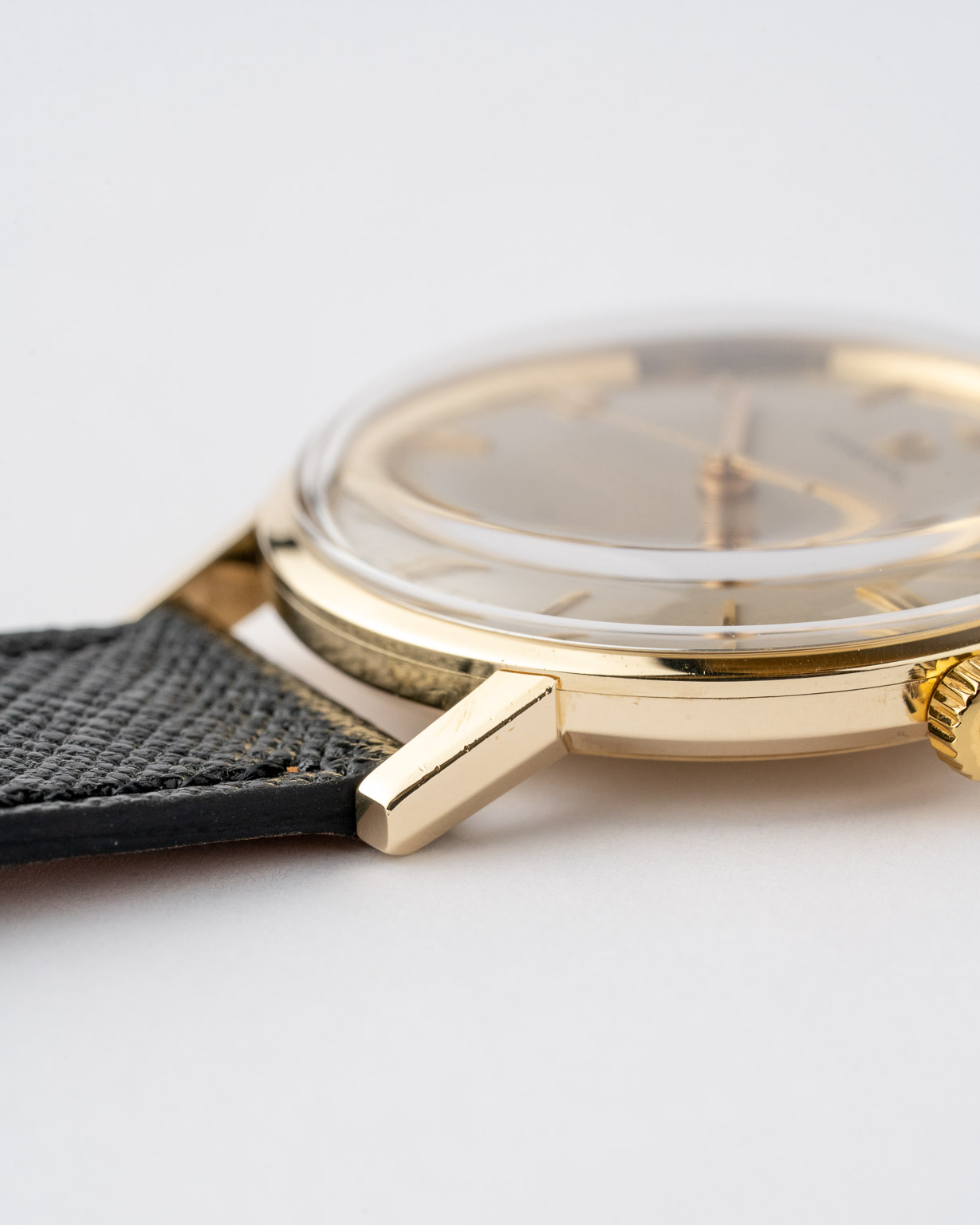 vintage omega seamaster de ville 135.020 white dial 14k case watch lug 2