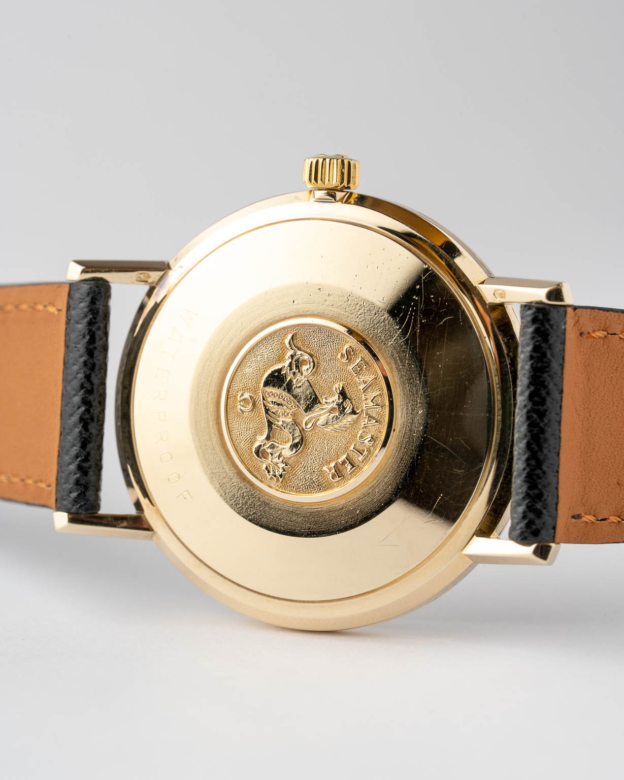 vintage omega seamaster de ville 135.020 white dial 14k case watch caseback