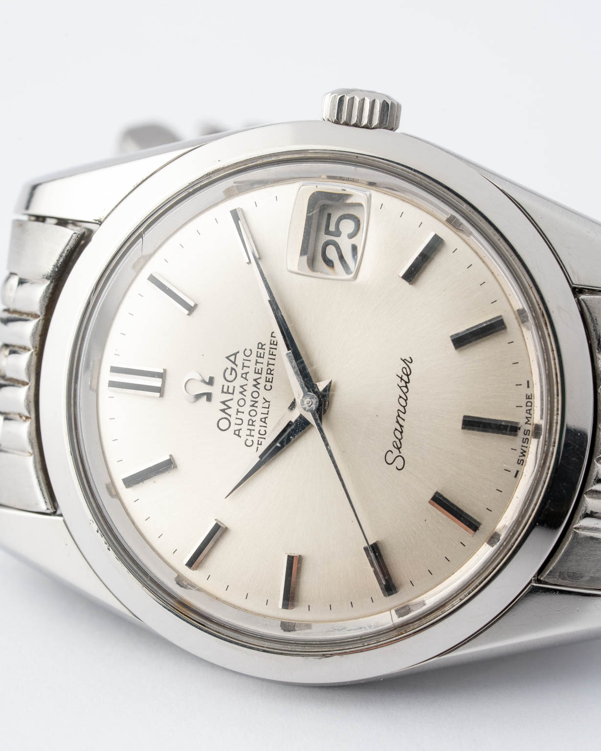 Vintage Omega Seamaster Chronometer date 166.010/168.024 from 1969 watch dial