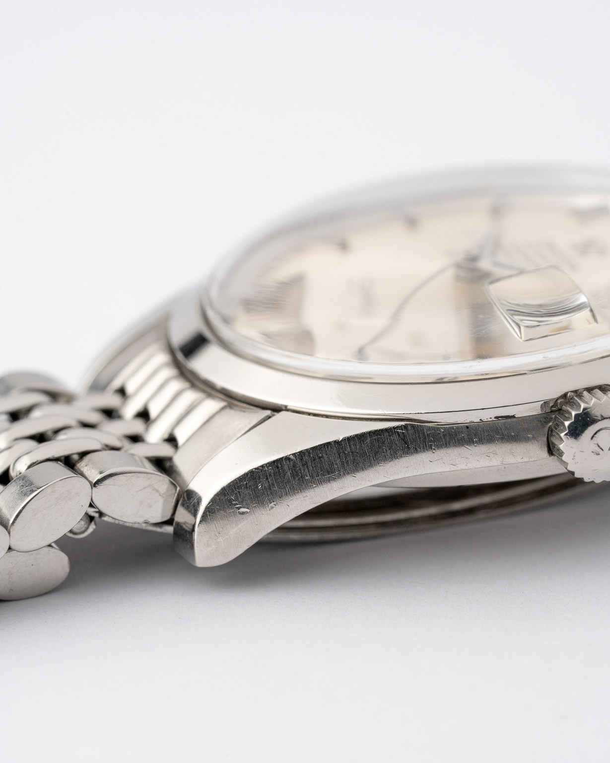 Vintage Omega Seamaster Chronometer date 166.010/168.024 from 1969 watch crown and lug