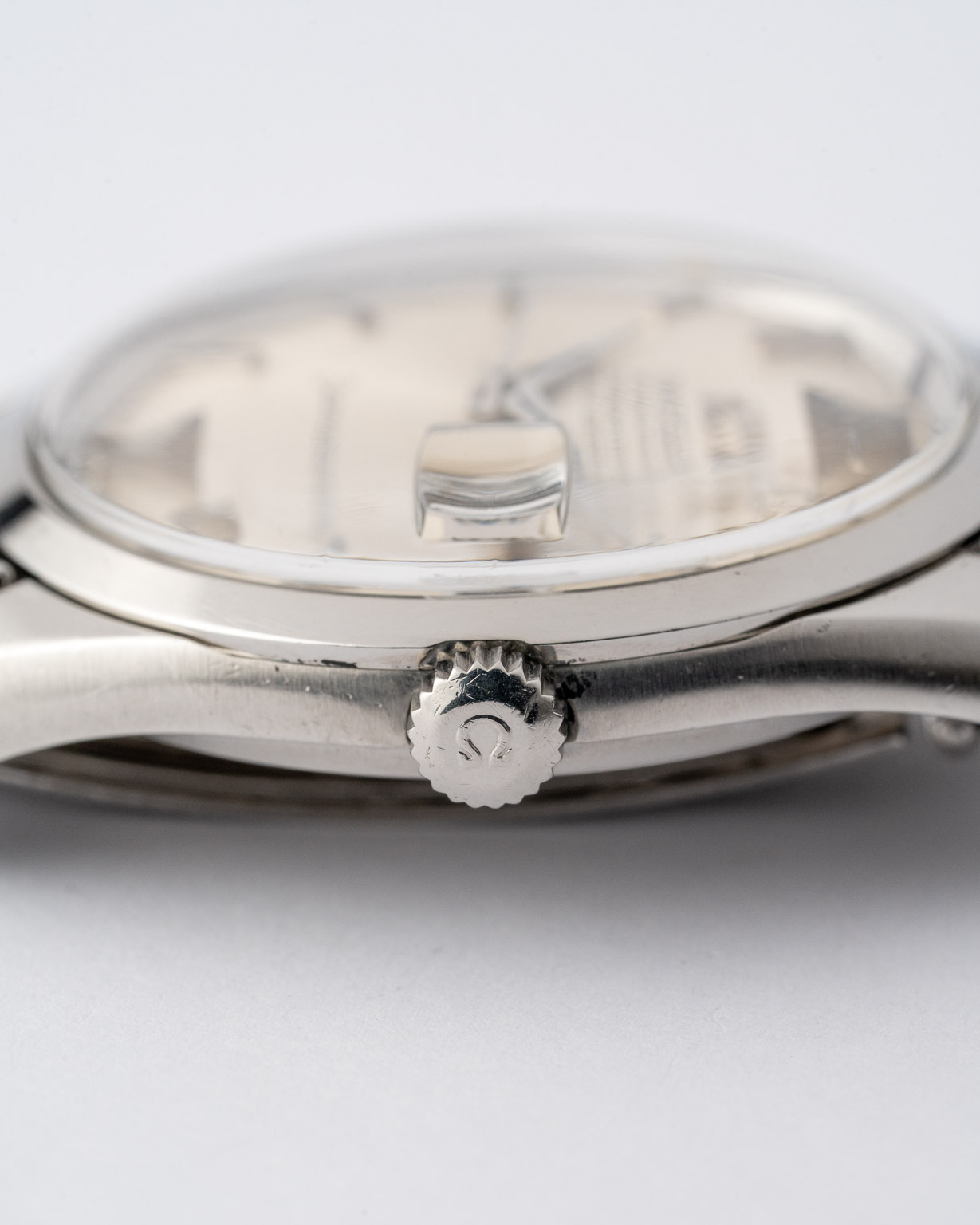 Vintage Omega Seamaster Chronometer date 166.010/168.024 from 1969 watch crown