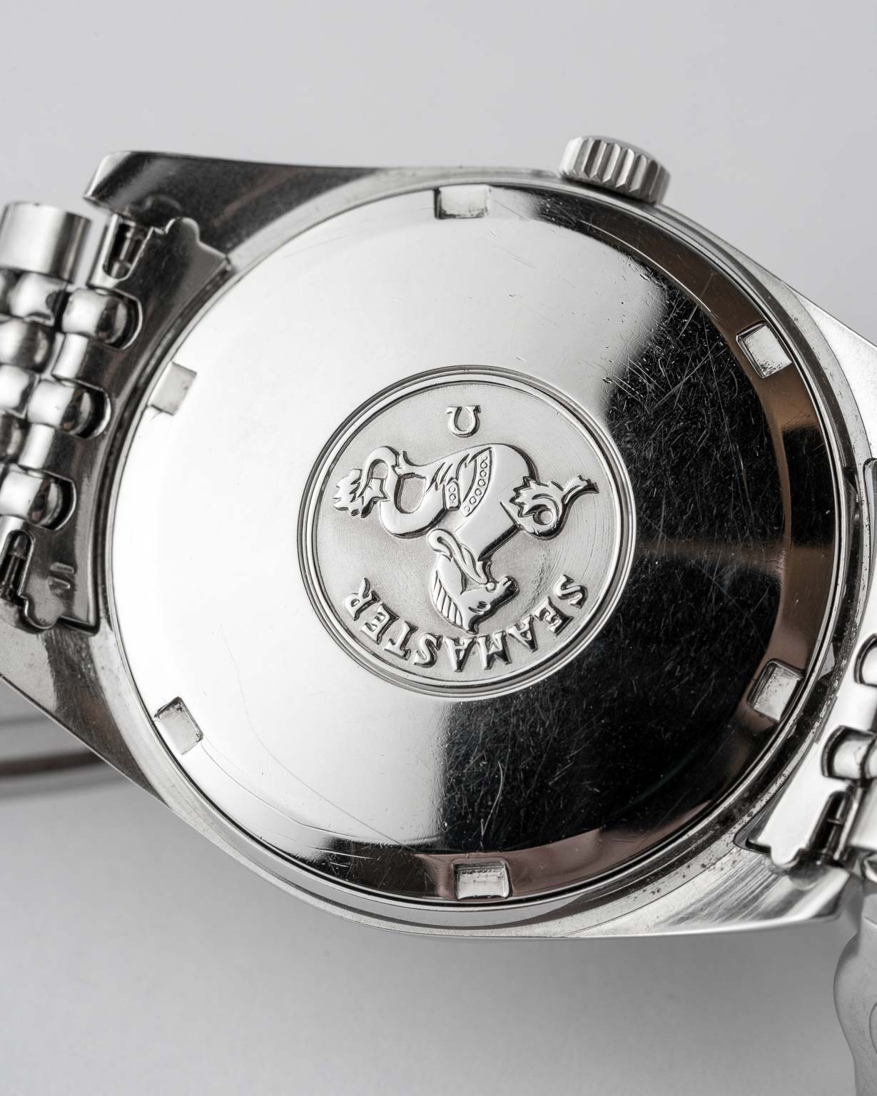 Vintage Omega Seamaster Chronometer date 166.010/168.024 from 1969 watch caseback