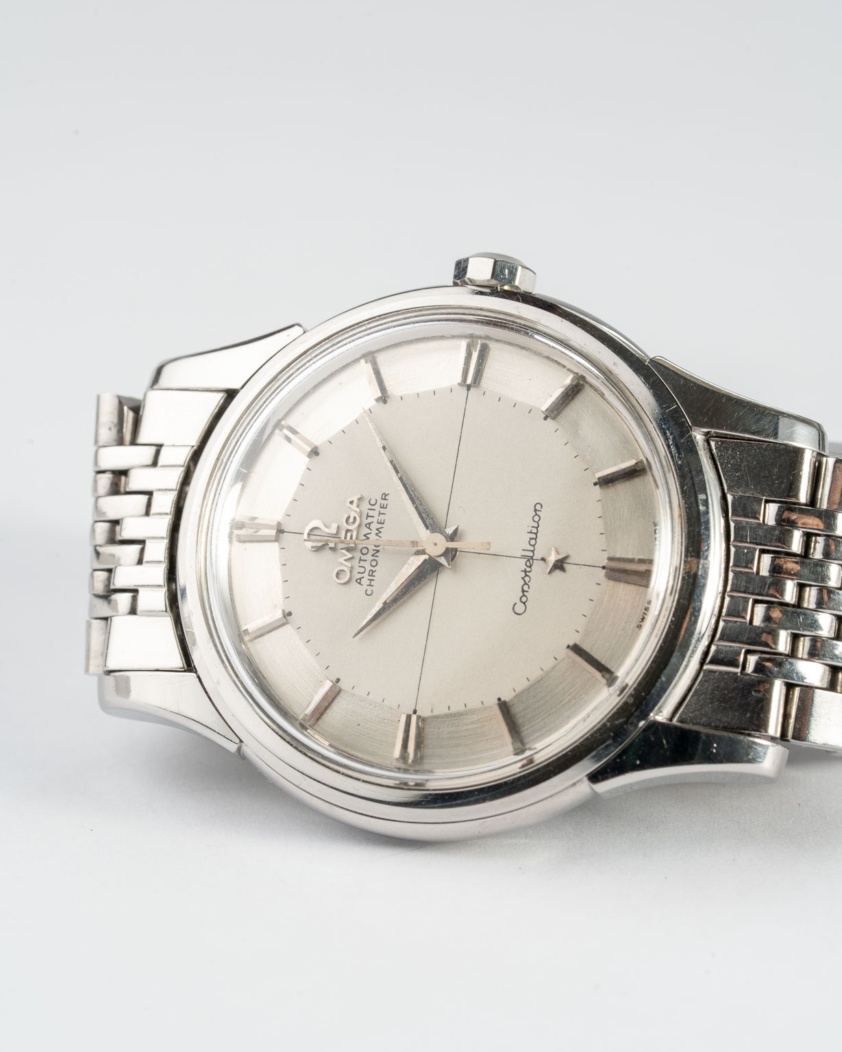 Vintage Omega Constellation Pie Pan 14381 with BOR bracelet from 1959 laying watch