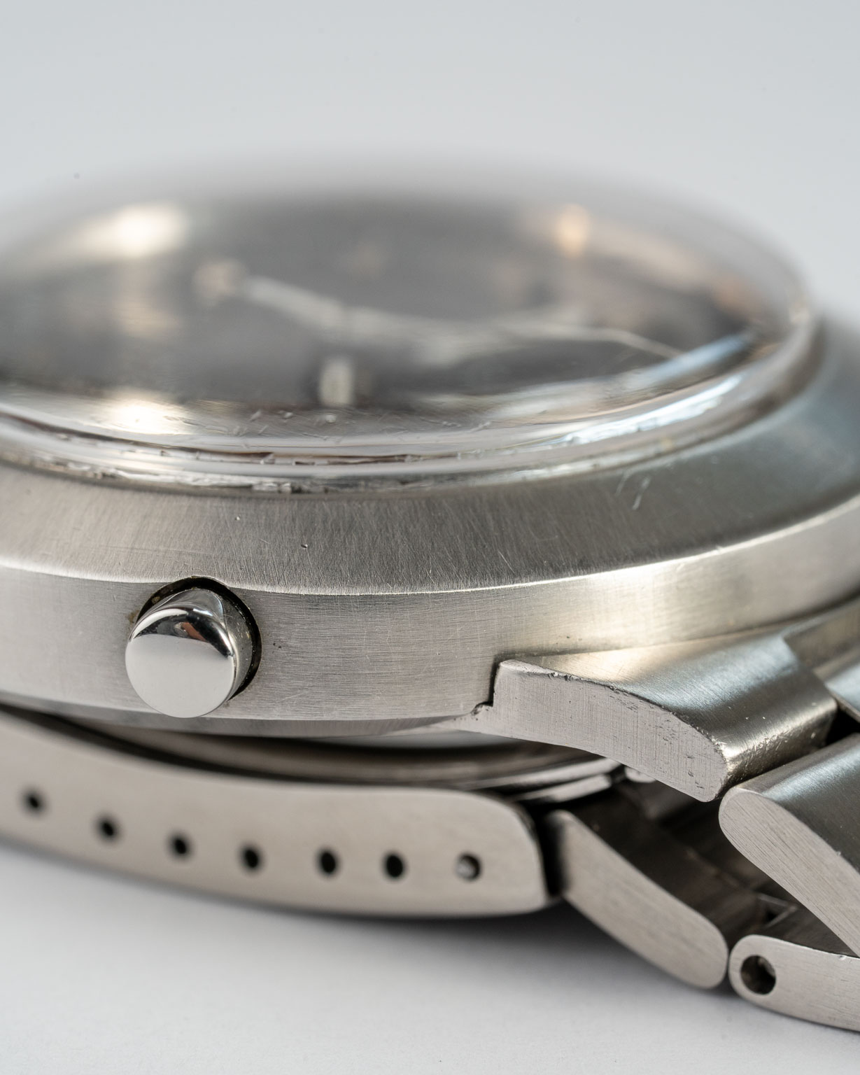 Vintage Omega Genéve Racing Jumbo Chronostop 146.012 from 1970s lug 3