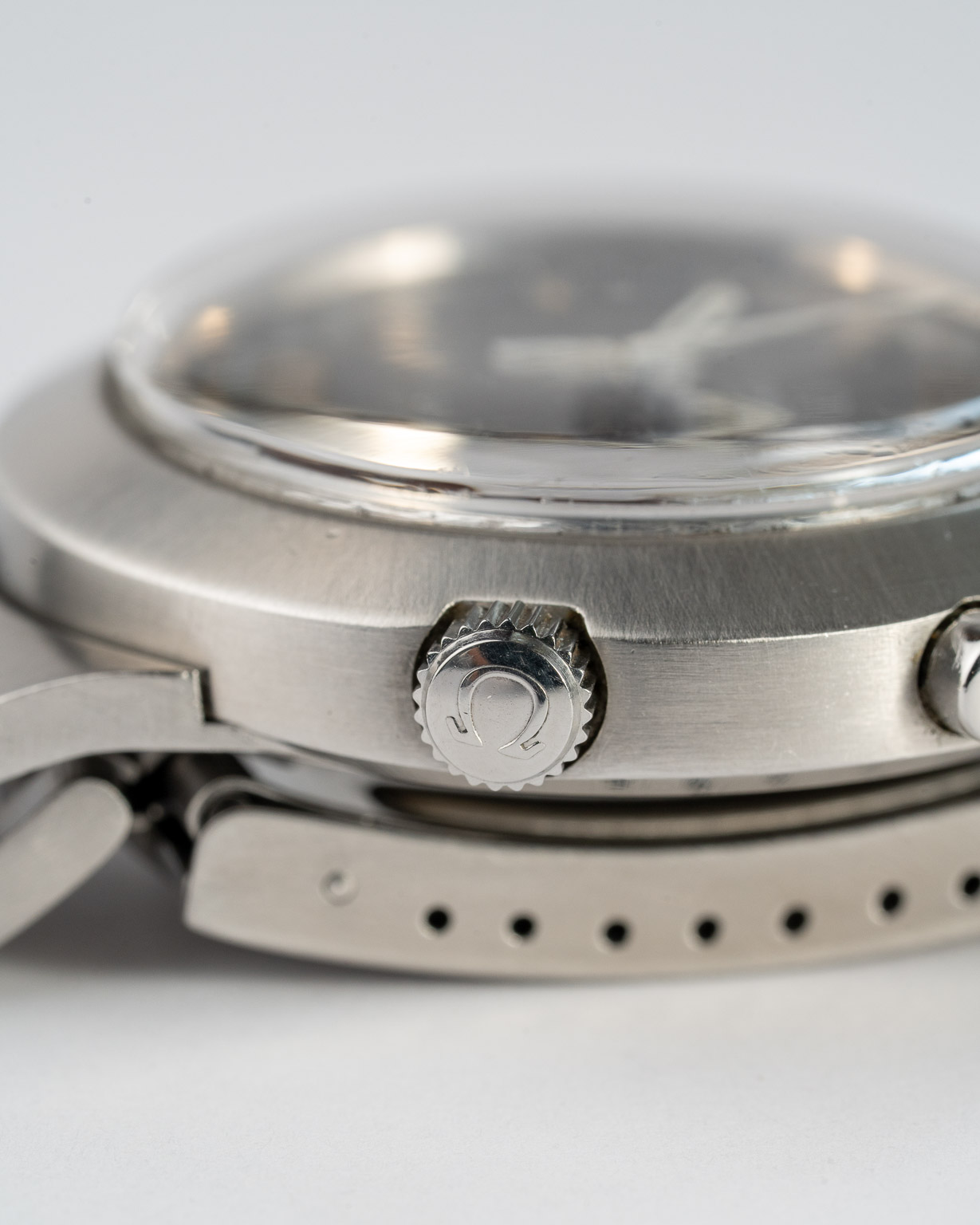 Vintage Omega Genéve Racing Jumbo Chronostop 146.012 from 1970s crown