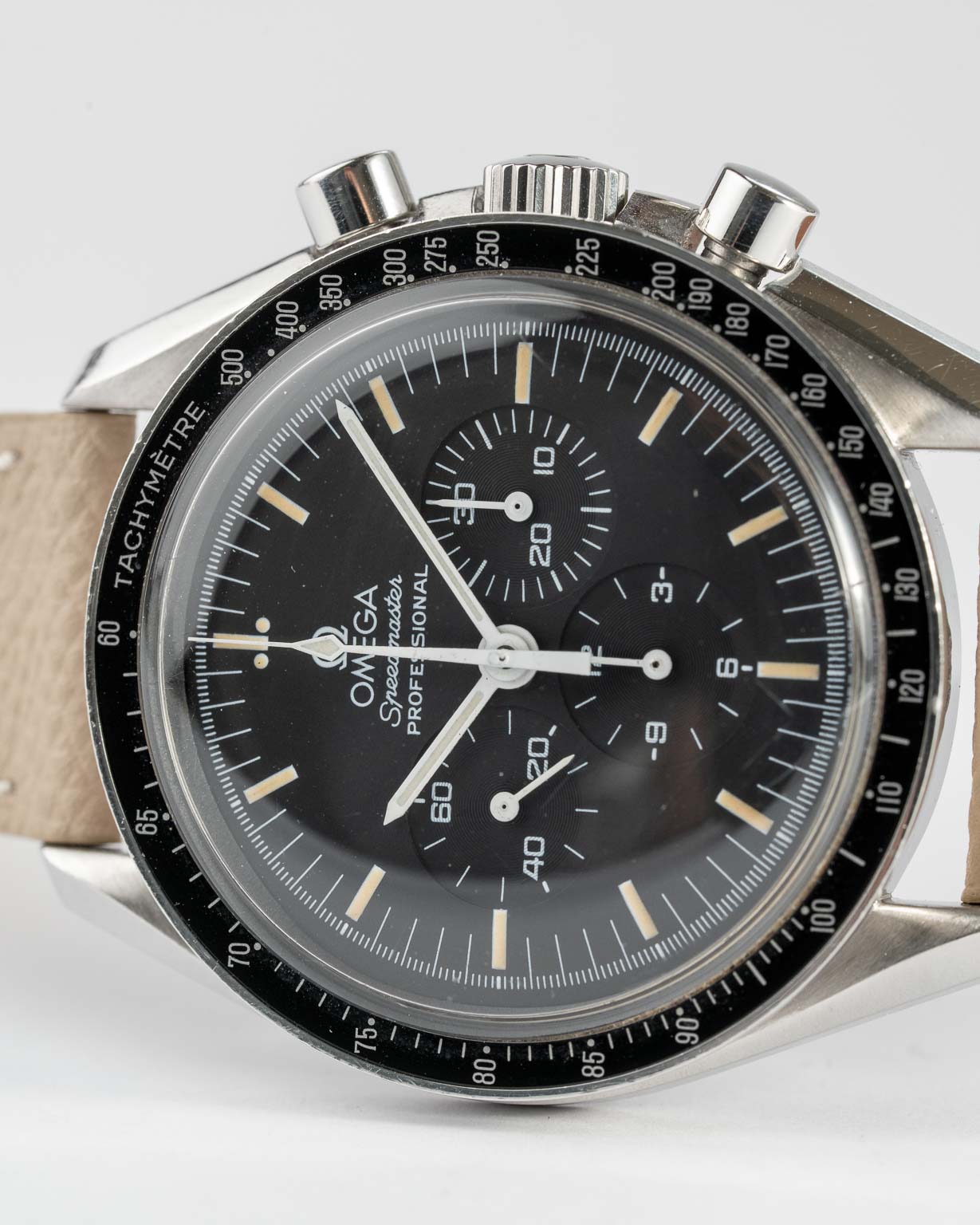 Vintage Omega Speedmaster Professional 3590.50 from 1995 Leather laying watch