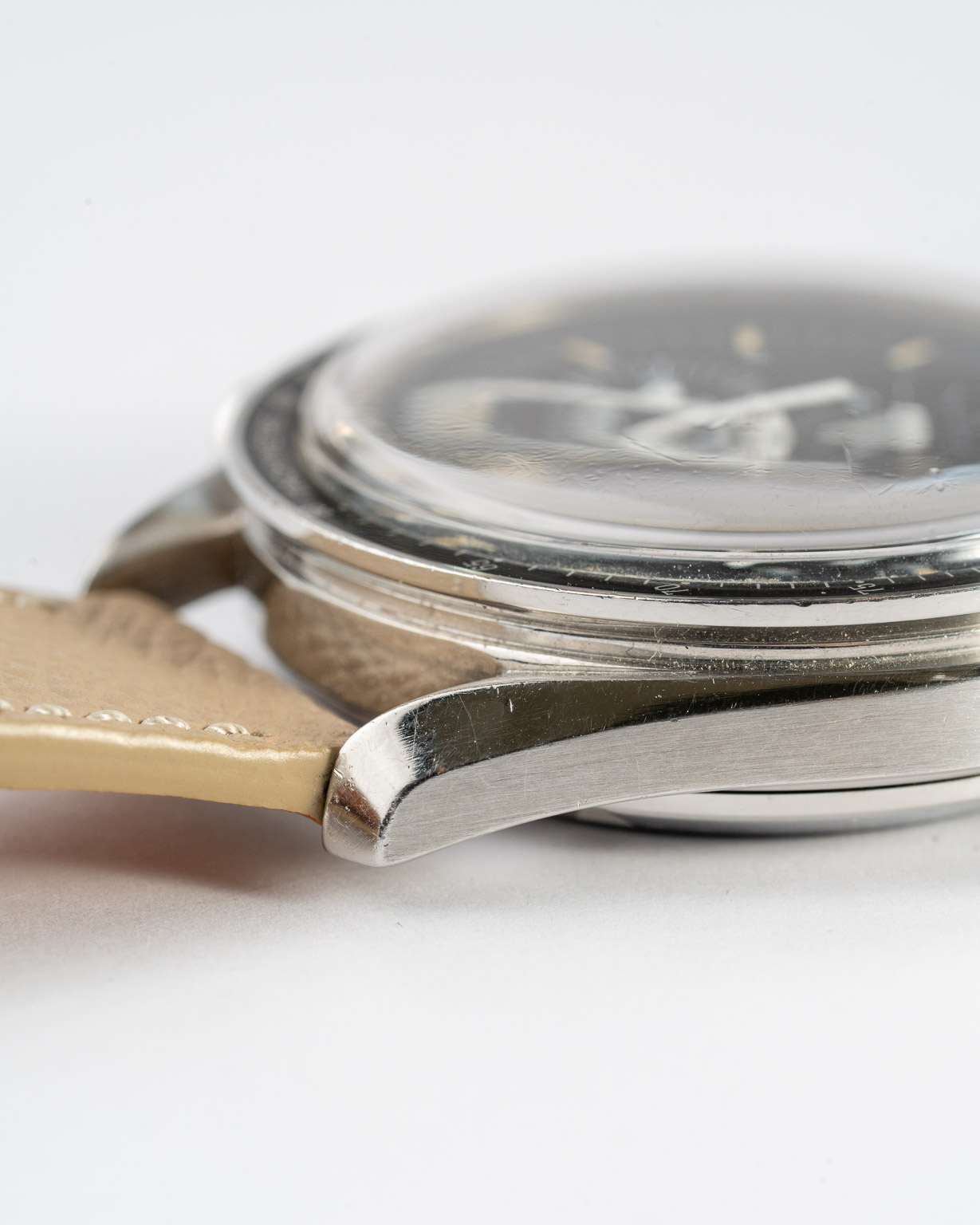 Vintage Omega Speedmaster Professional 3590.50 from 1995 Leather case side