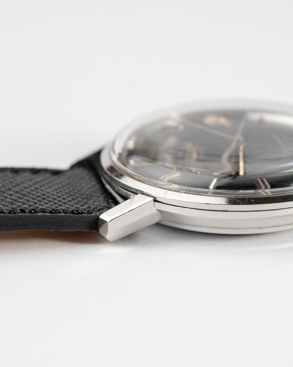 Vintage Omega Seamaster De Ville black gilt dial in stainless steel "Mad Men" 166.020 from 1960s lug