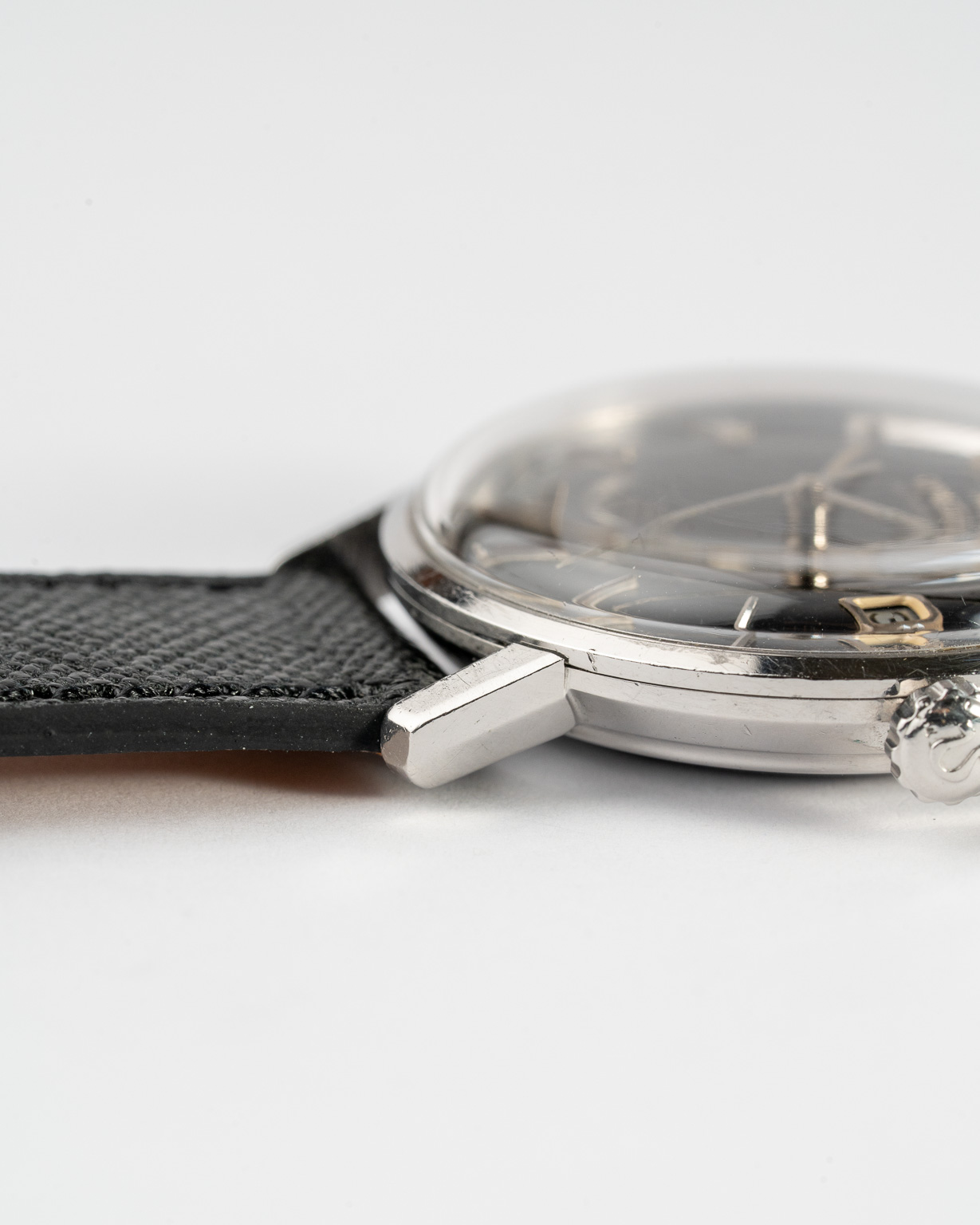 Vintage Omega Seamaster De Ville black gilt dial in stainless steel "Mad Men" 166.020 from 1960s lug 3