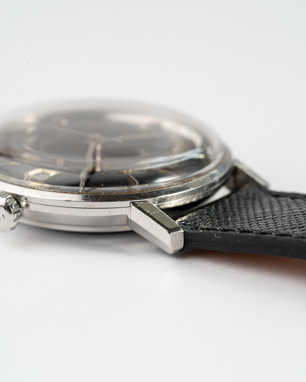 Vintage Omega Seamaster De Ville black gilt dial in stainless steel "Mad Men" 166.020 from 1960s lug 4