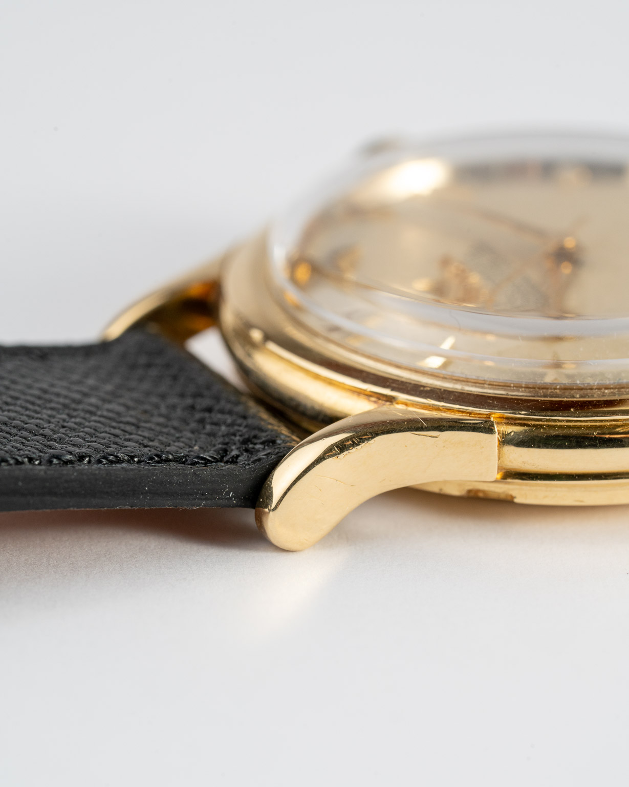 Vintage Omega Constellation 18k gold with arrowhead markers 2652SC from 1952 lug