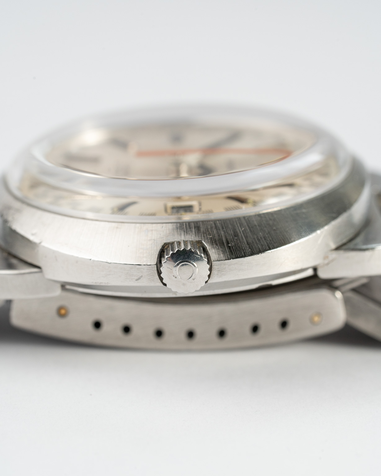 Vintage Omega Genève Dynamic 136.033 Racing dial in Steel from 1970s crown