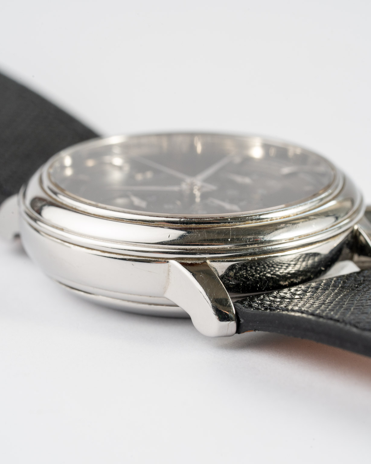 Vintage Omega De Ville Chronograph with black dial in stainless steel Cal 861 reference 4840 from 1995 lug