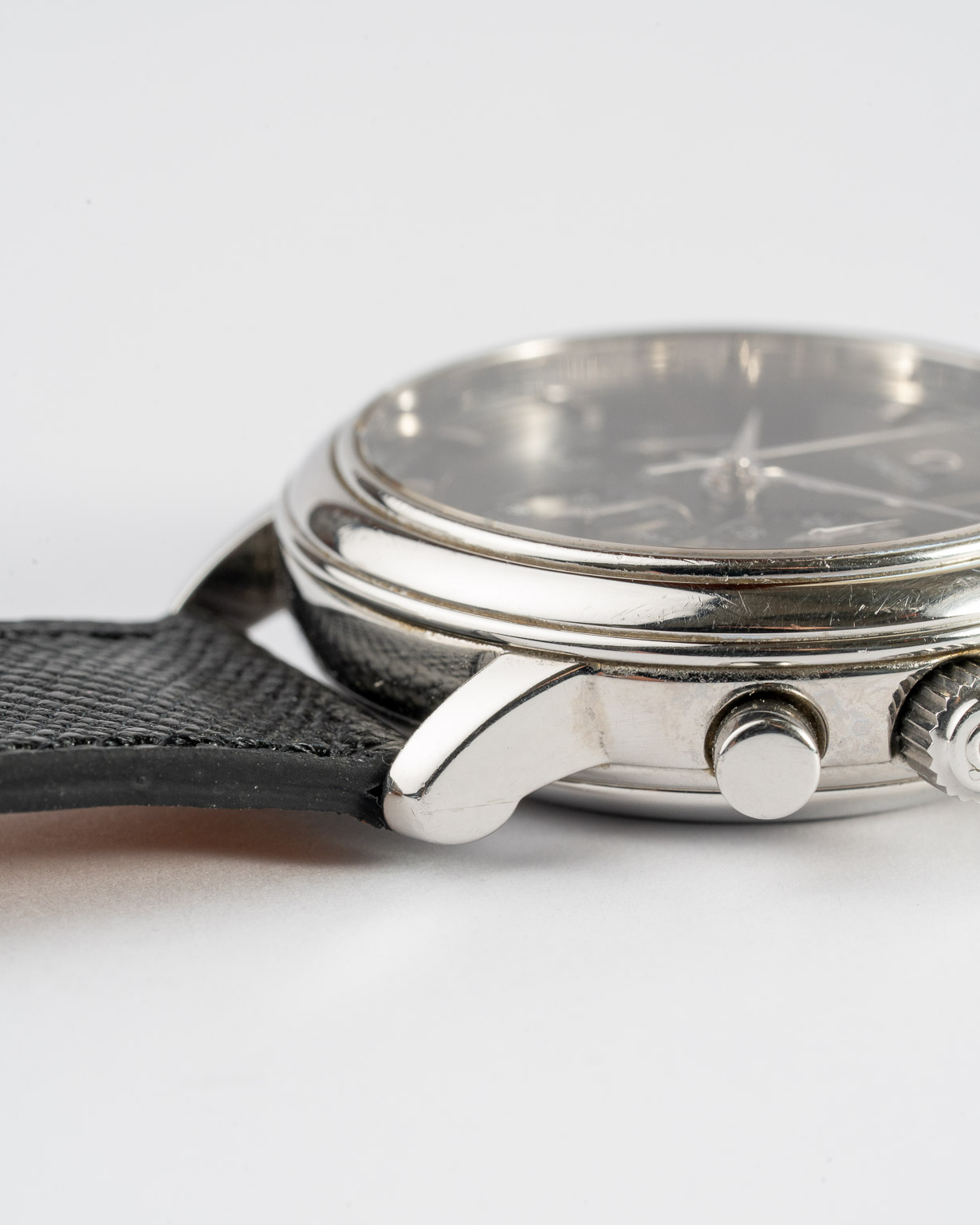 Vintage Omega De Ville Chronograph with black dial in stainless steel Cal 861 reference 4840 from 1995 lug 2