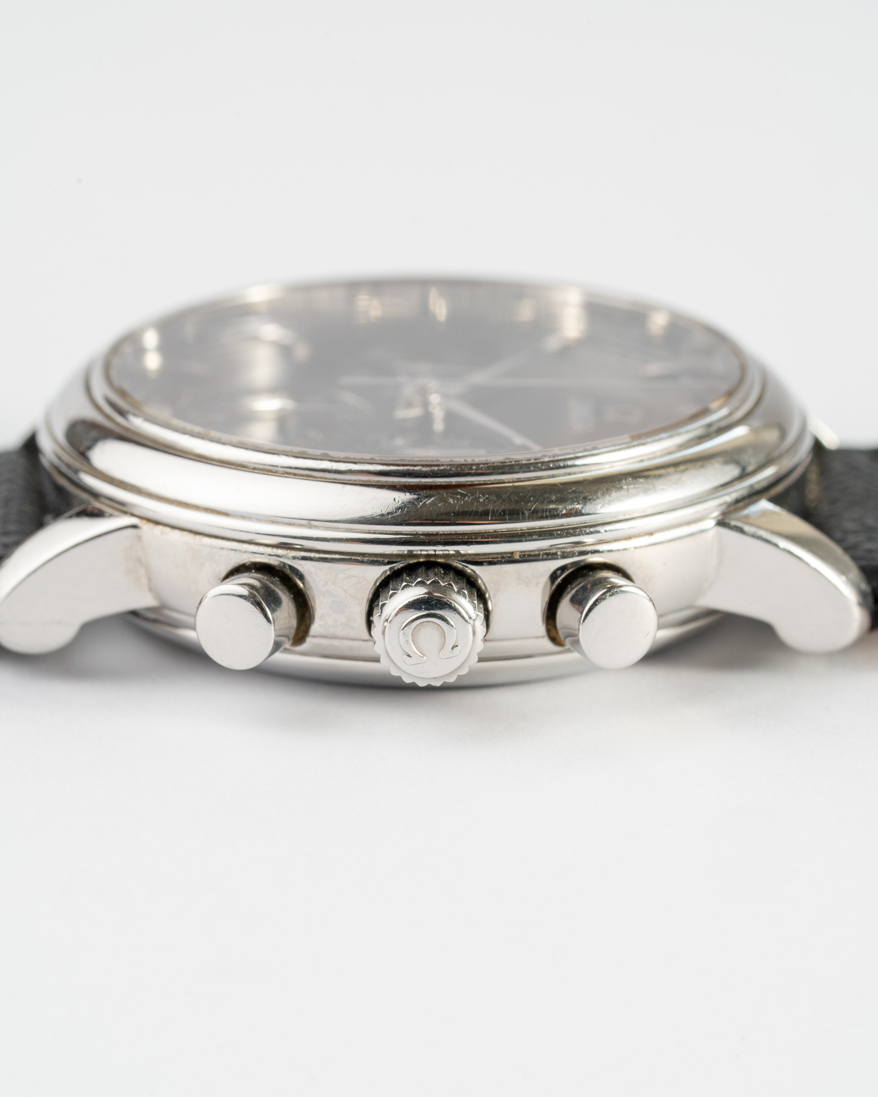 Vintage Omega De Ville Chronograph with black dial in stainless steel Cal 861 reference 4840 from 1995 crown and pushers