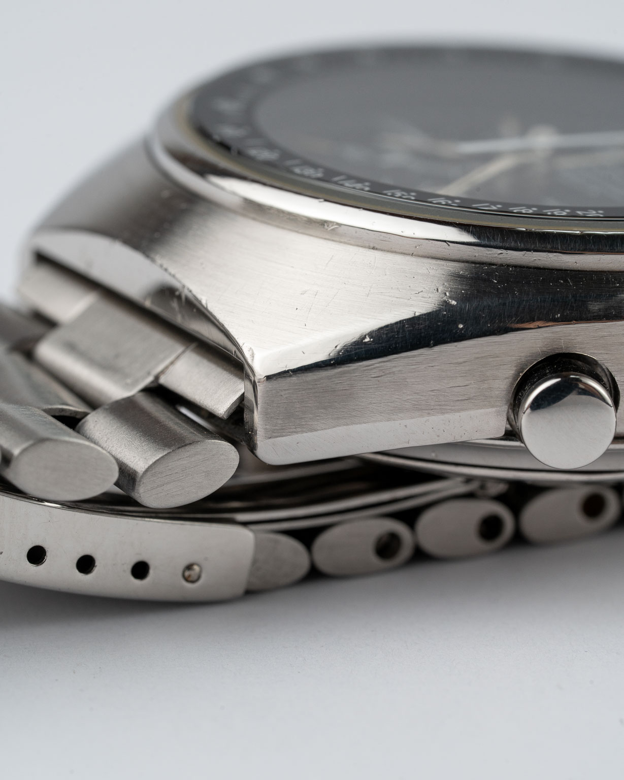 Vintage Omega Speedmaster Automatic Mark IV with Black dial 176.009 from 1973 lug 2