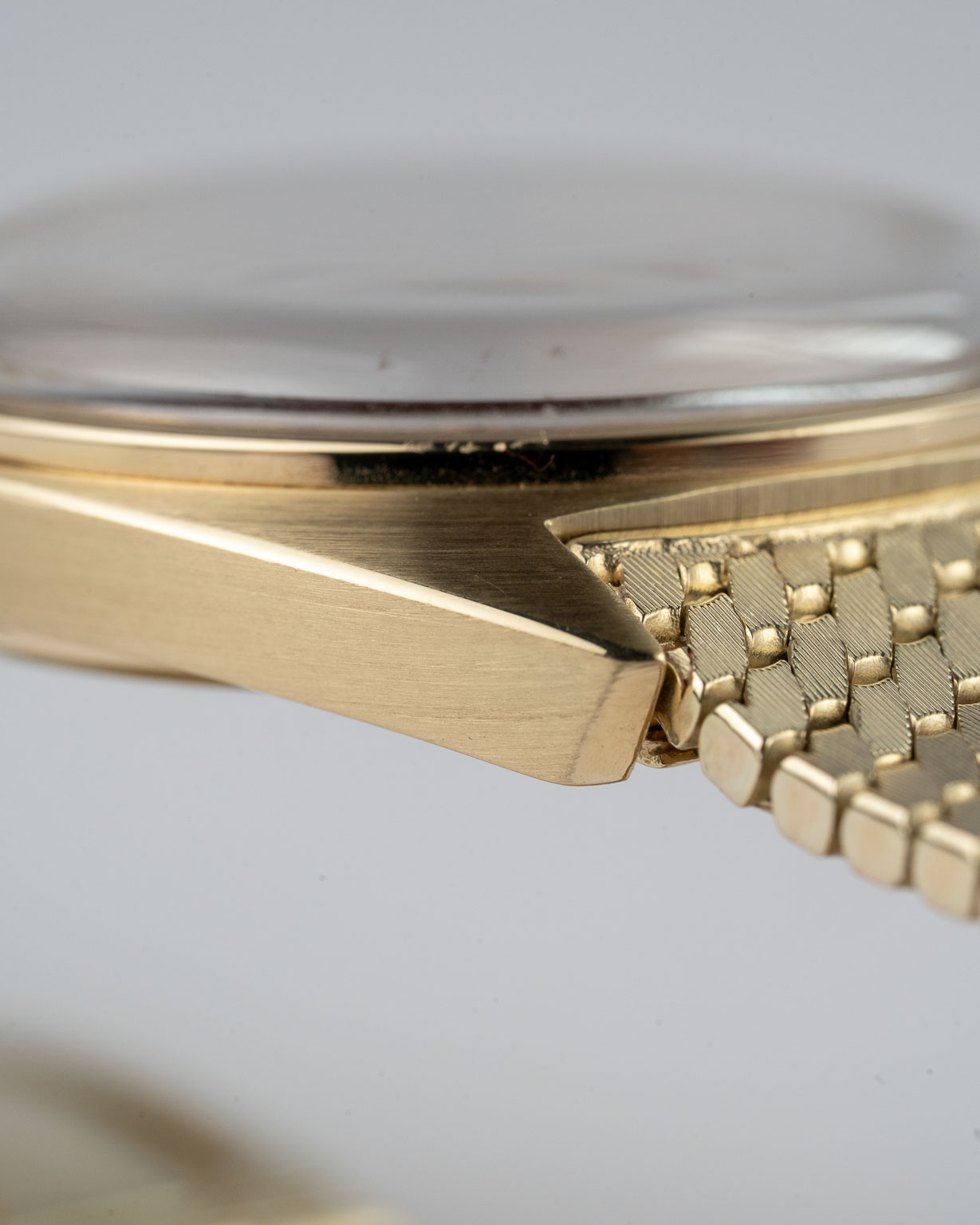 Vintage Omega Constellation C-shape date 14k Yellow Gold with Yellow Gold Bracelet 168.009 from 1966 lug