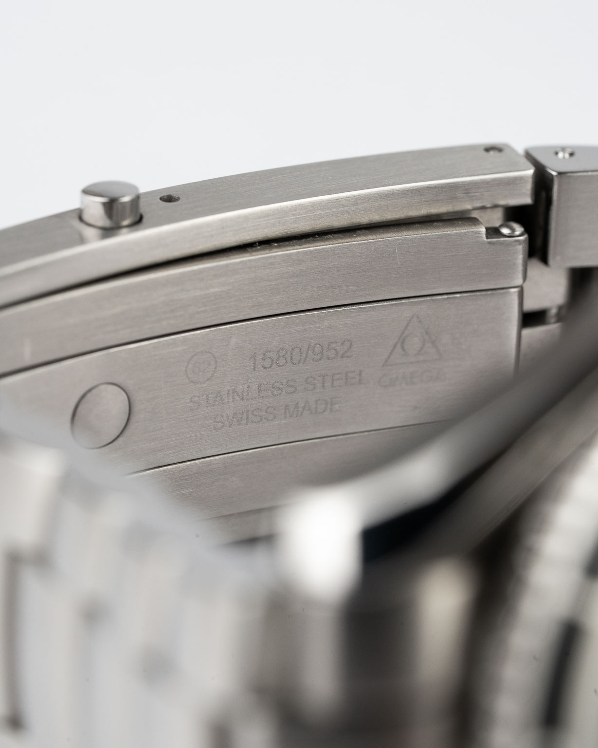 Vintage Omega Seamaster Planet Ocean 2201.50.00 Full Full Set from 2016 inside clasp