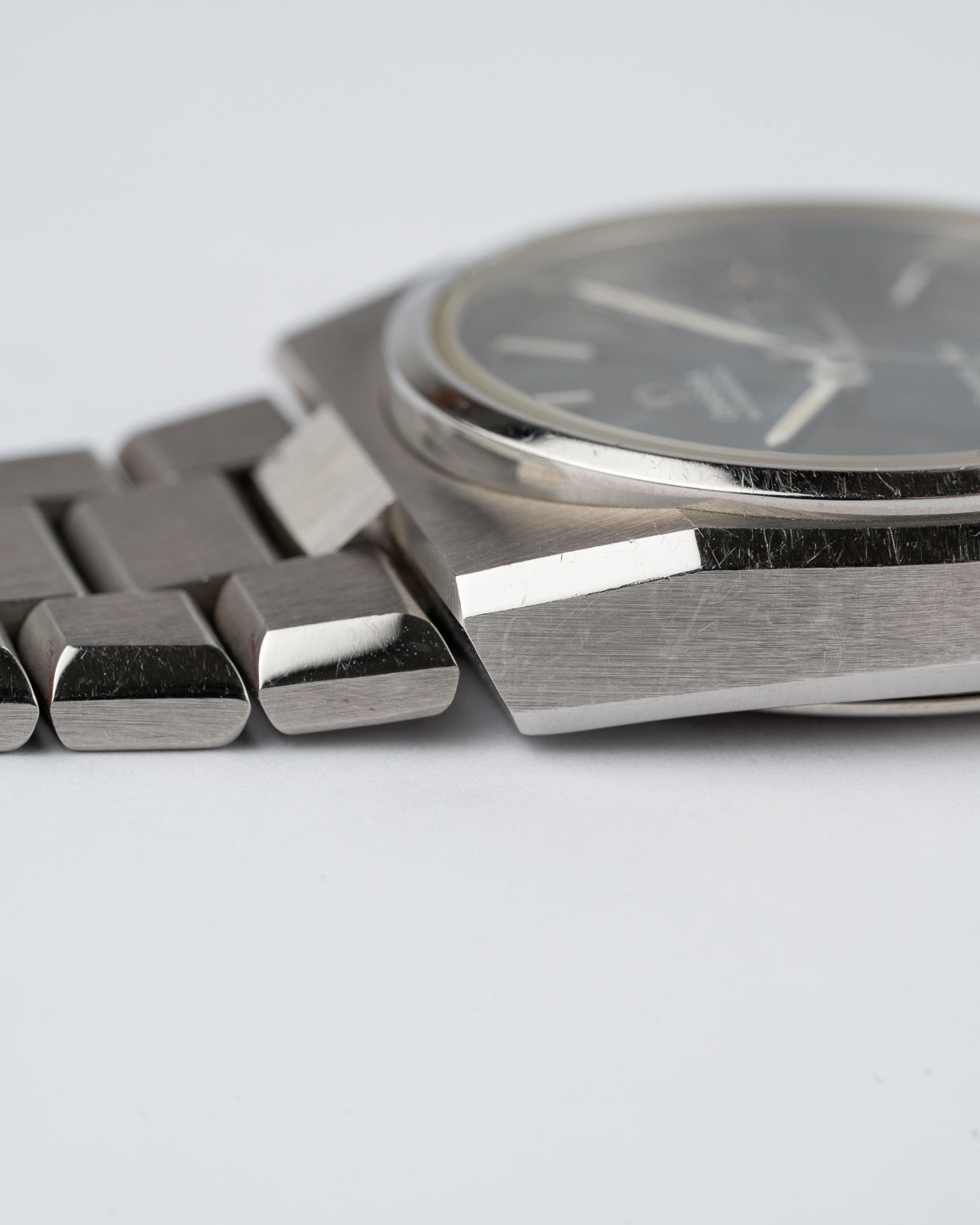 Vintage Omega Seamaster Cosmic Day Date with blue dial NOS 166.0196 from 1970s side